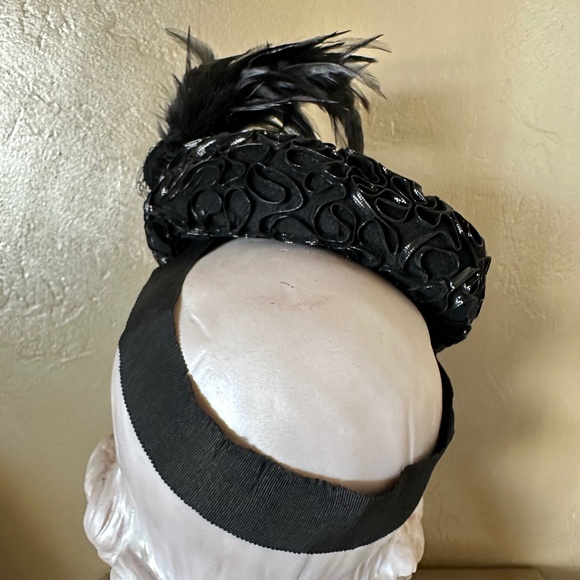 SMART 1940s\' BLACK FELT TILT HAT WITH SHINY BLACK TRIM + TALL FEATHERS main image 5
